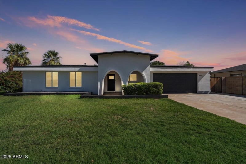 10037 42nd Dr, Phoenix, AZ 85051