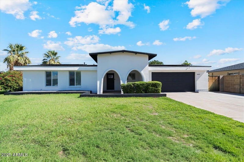 10037 42nd Dr, Phoenix, AZ 85051