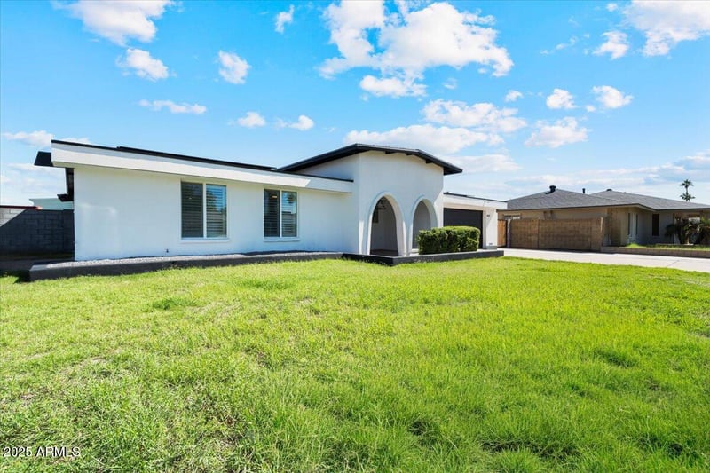 10037 42nd Dr, Phoenix, AZ 85051