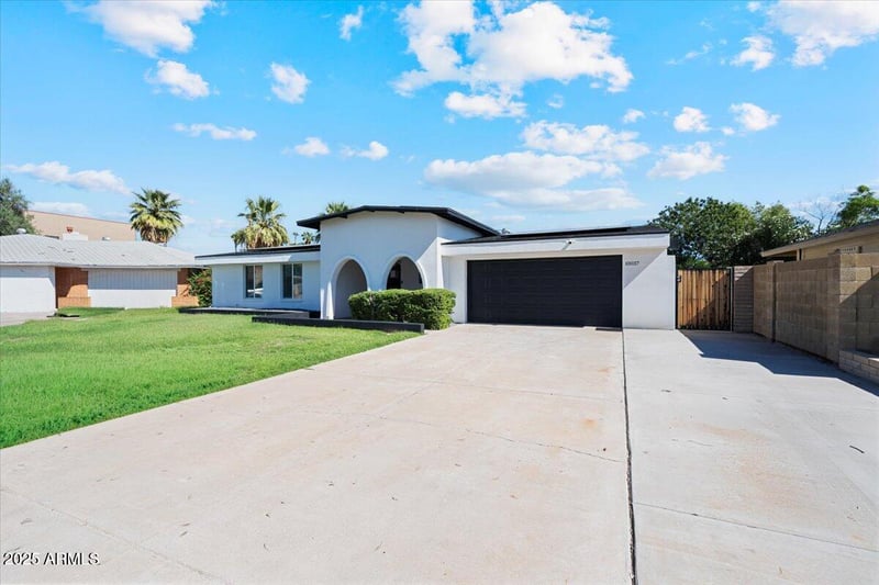 10037 42nd Dr, Phoenix, AZ 85051