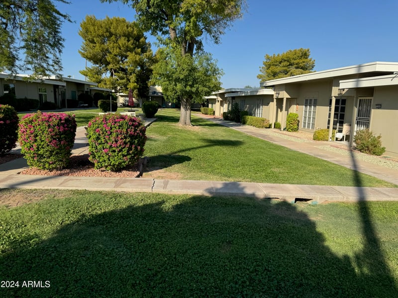 10038 Lancaster Dr, Sun City, AZ 85351