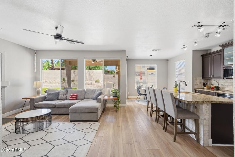 1004 E Amberwood Dr, Phoenix, AZ 85048
