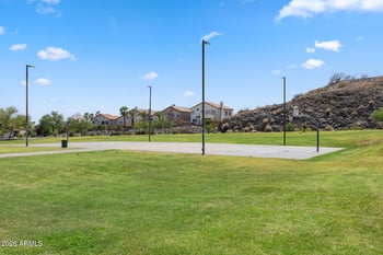 1004 Amberwood Dr, Phoenix, AZ 85048