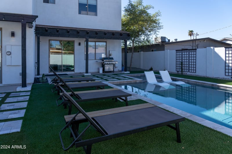 1004 Tempe Dr, Tempe, AZ 85281