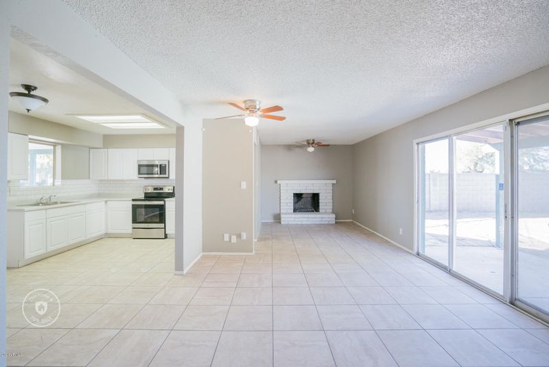 1004 W Campo Bello Dr, Phoenix, AZ 85023