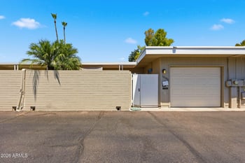 10040 Lancaster Dr, Sun City, AZ 85351