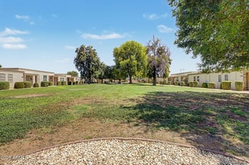 10042 W Hawthorn Dr, Sun City, AZ 85351