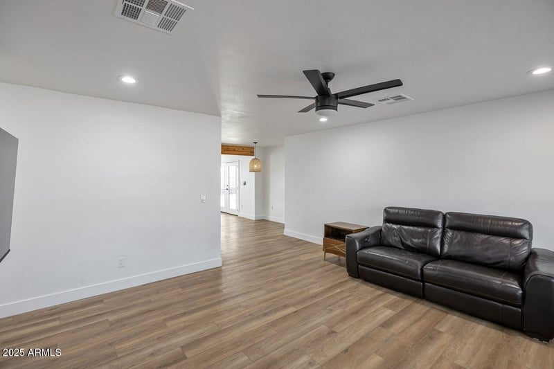 10044 47th Ave, Glendale, AZ 85302