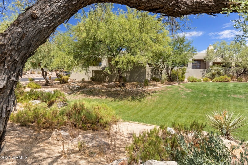 10044 Graythorn Dr, Scottsdale, AZ 85262