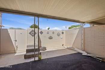 10046 Hawthorn Dr, Sun City, AZ 85351