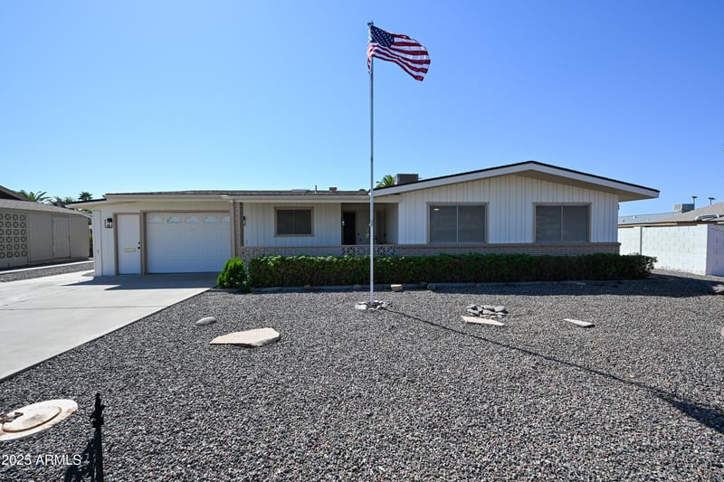 10047 Deanne Dr, Sun City, AZ 85351