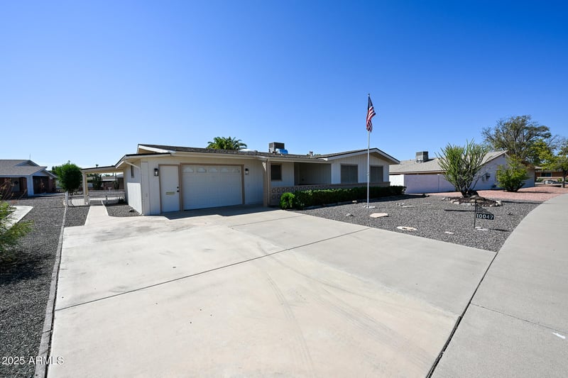 10047 Deanne Dr, Sun City, AZ 85351