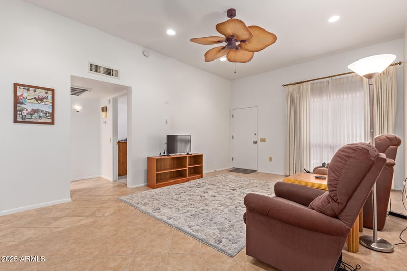 10050 Lancaster Dr, Sun City, AZ 85351