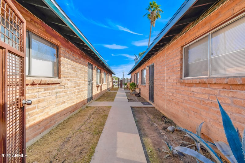 1006 S Dorsey Ln, Tempe, AZ 85281