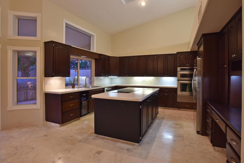 10070 E Charter Oak Rd, Scottsdale, AZ 85260