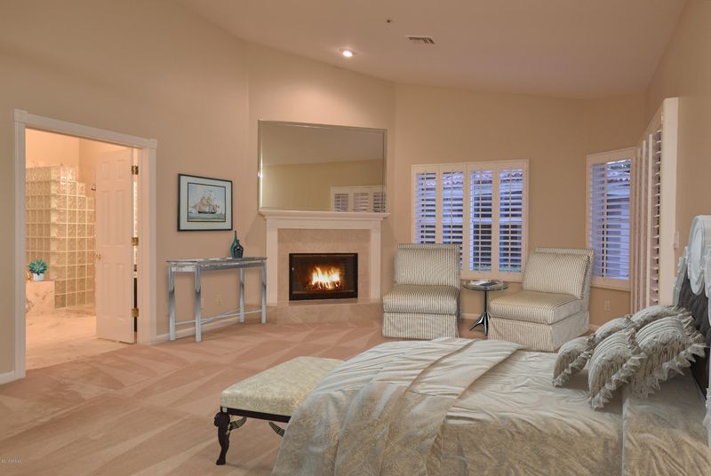 10070 E Charter Oak Rd, Scottsdale, AZ 85260