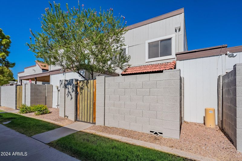 1008 E Diamond Dr, Tempe, AZ 85283
