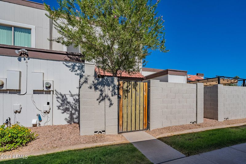 1008 E Diamond Dr, Tempe, AZ 85283