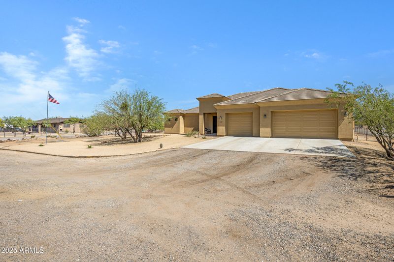 1008 E Mano Dr, New River, AZ 85087