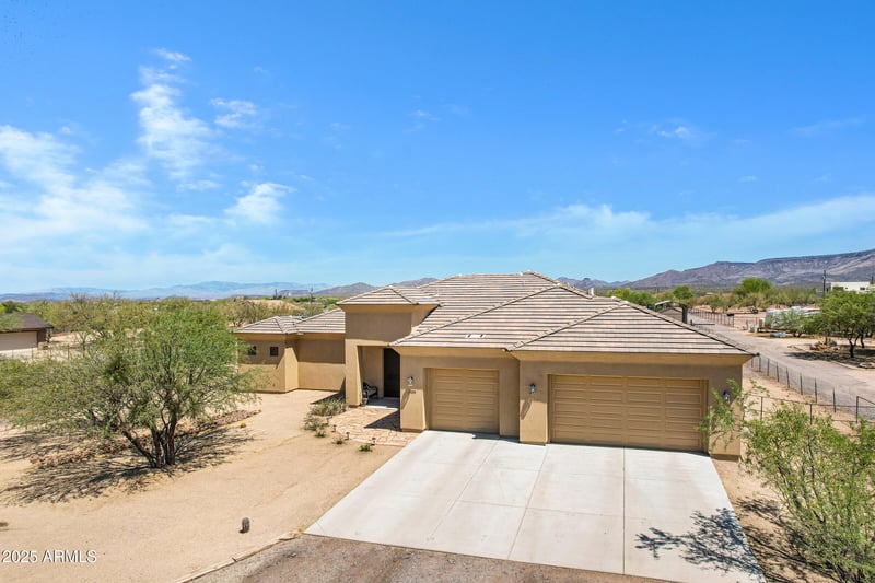 1008 Mano Dr, New River, AZ 85087