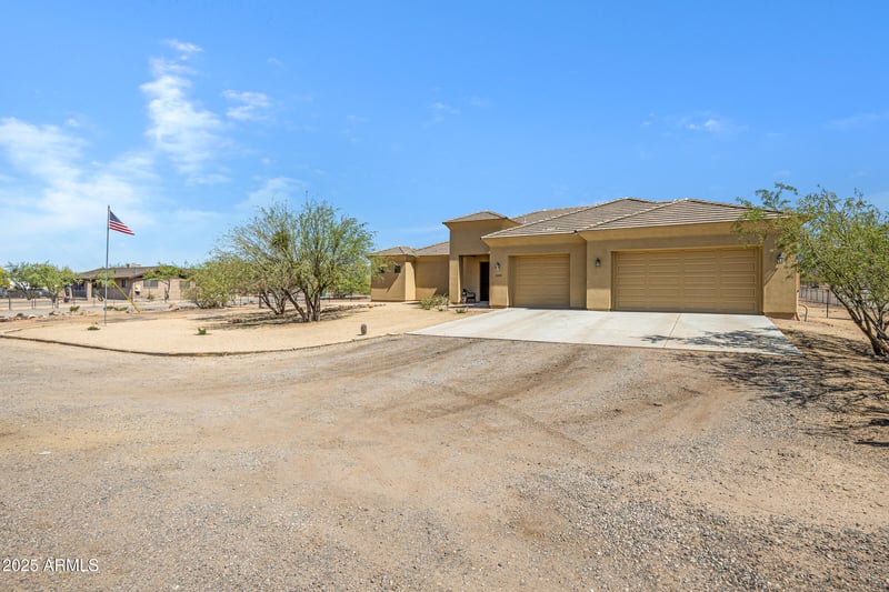 1008 Mano Dr, New River, AZ 85087