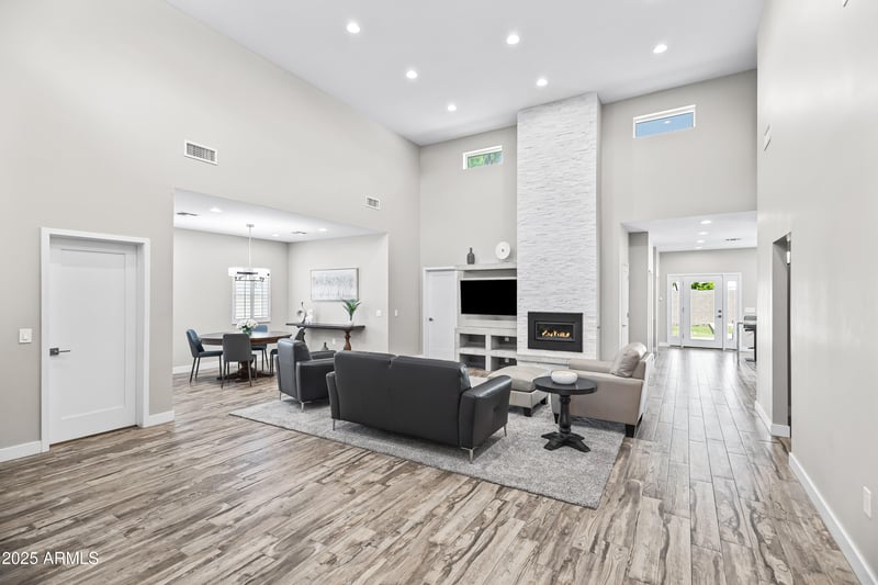 1008 Medlock Dr, Phoenix, AZ 85014