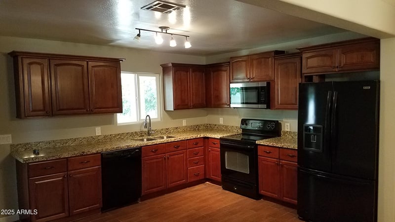 1009 Hampton Ave, Mesa, AZ 85204