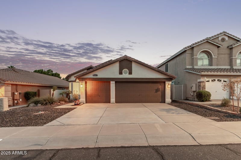 1009 Mountain Vista Dr, Phoenix, AZ 85048