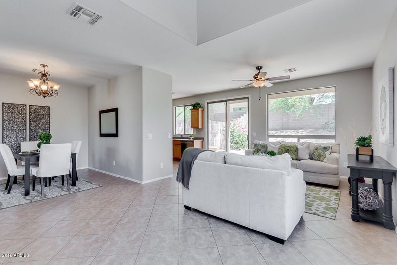 101 E Windsong Dr, Phoenix, AZ 85048