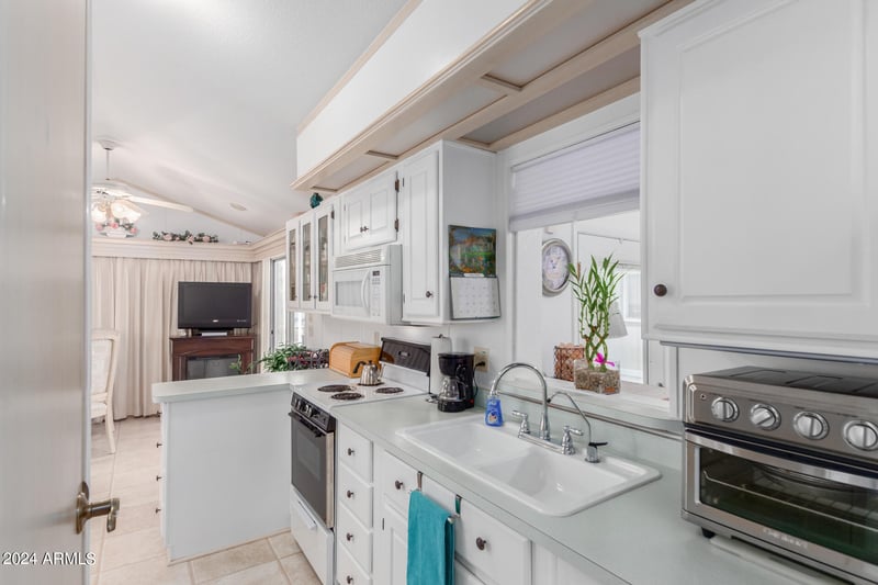 101 Kaolin Dr, Apache Junction, AZ 85119