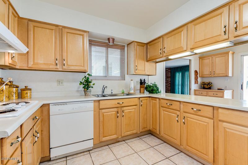 101 W Interlacken Dr, Phoenix, AZ 85023