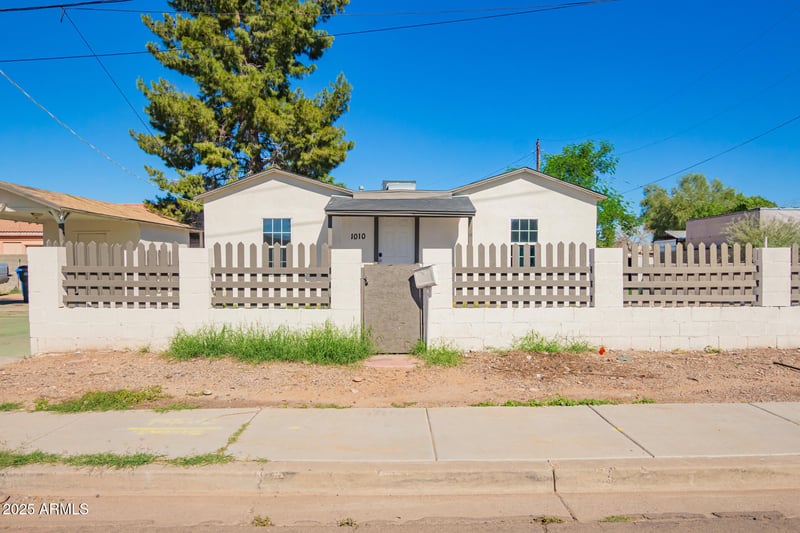 1010 Chipman Rd, Phoenix, AZ 85040