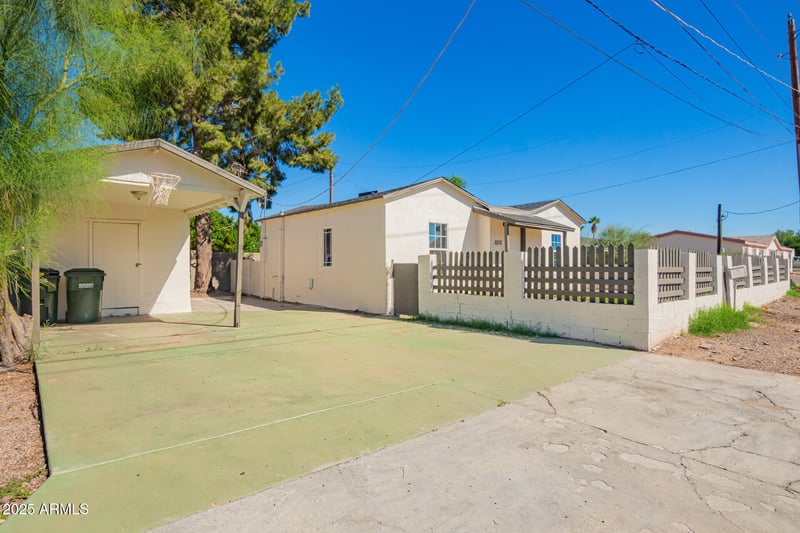 1010 Chipman Rd, Phoenix, AZ 85040