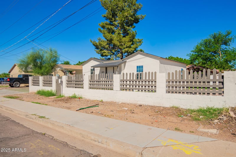 1010 Chipman Rd, Phoenix, AZ 85040
