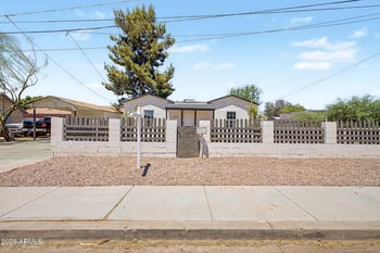 1010 E Chipman Rd, Phoenix, AZ 85040