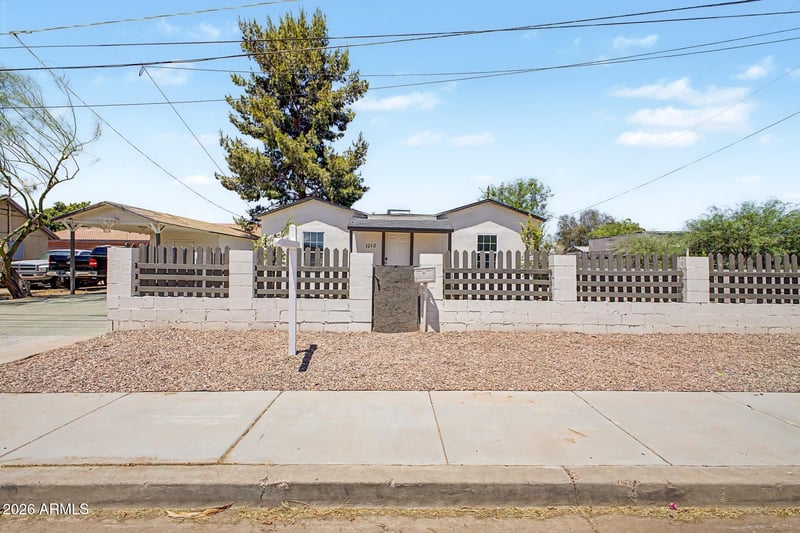 1010 E Chipman Rd, Phoenix, AZ 85040