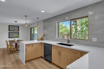 1010 Lois Ln, Phoenix, AZ 85020