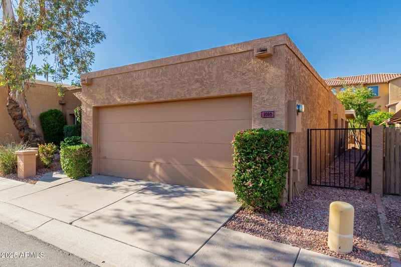 1010 Lois Ln, Phoenix, AZ 85020