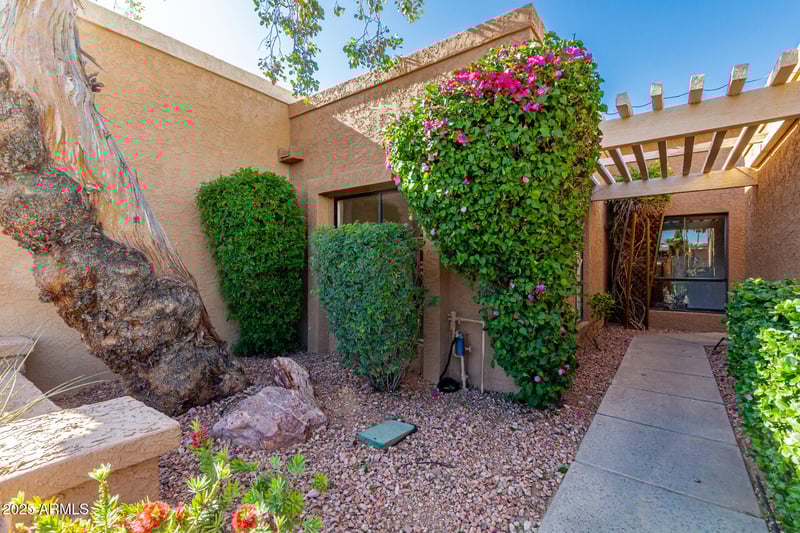1010 Lois Ln, Phoenix, AZ 85020