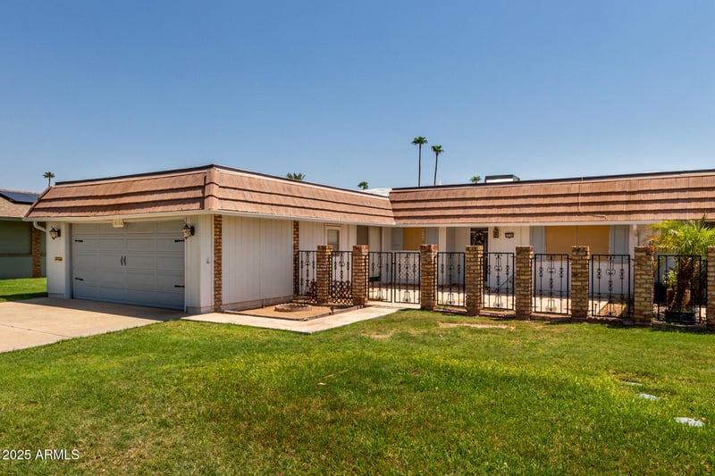 10104 Kingswood Cir, Sun City, AZ 85351