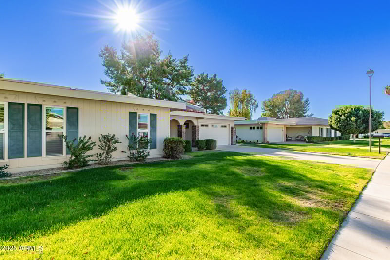 10105 Highwood Ln, Sun City, AZ 85373