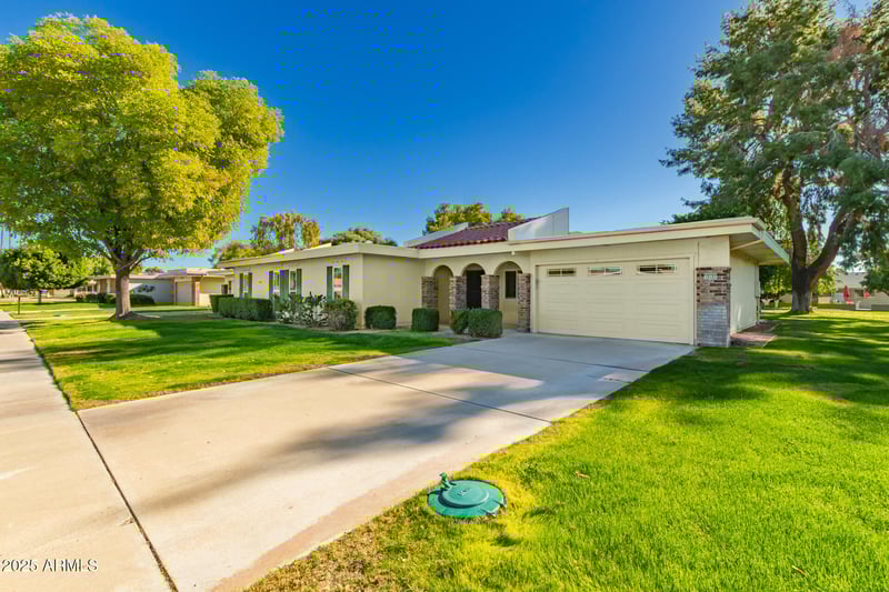 10105 Highwood Ln, Sun City, AZ 85373