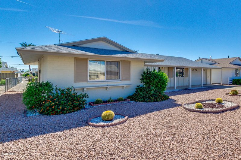 10107 W Desert Hills Dr, Sun City, AZ 85351