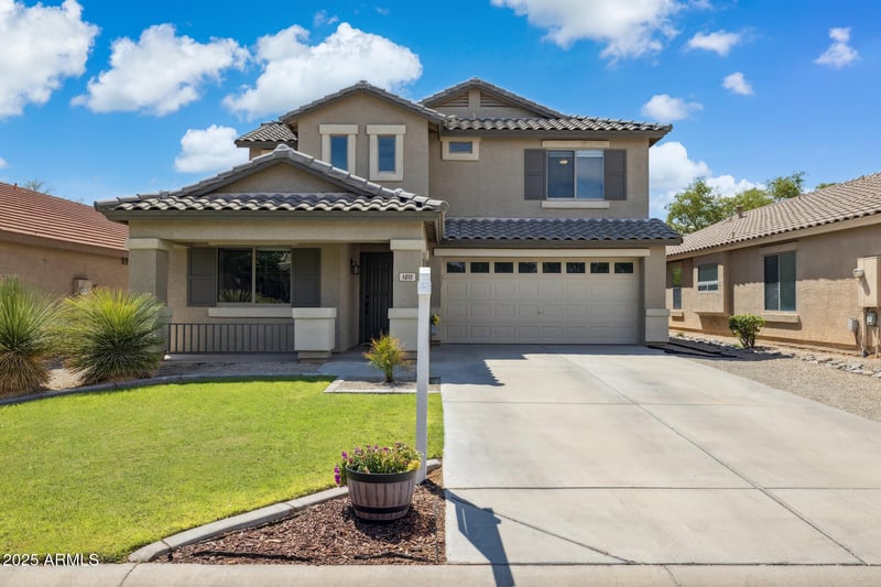 1011 Palomino Way, San Tan Valley, AZ 85143