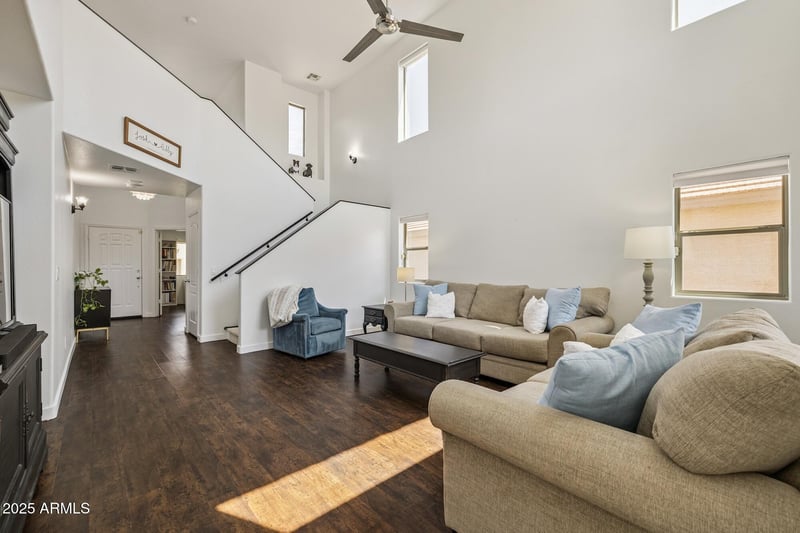 1011 Palomino Way, San Tan Valley, AZ 85143