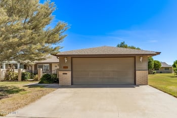 10110 Royal Oak Rd, Sun City, AZ 85351