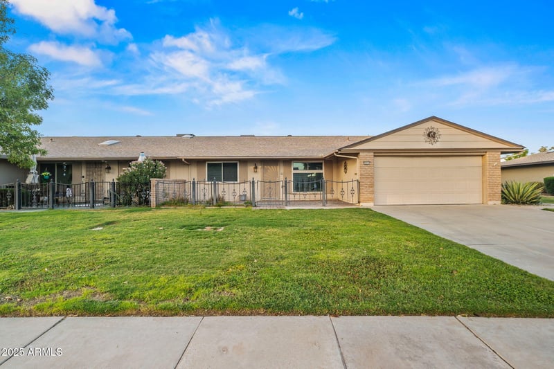 10114 Royal Oak Rd, Sun City, AZ 85351