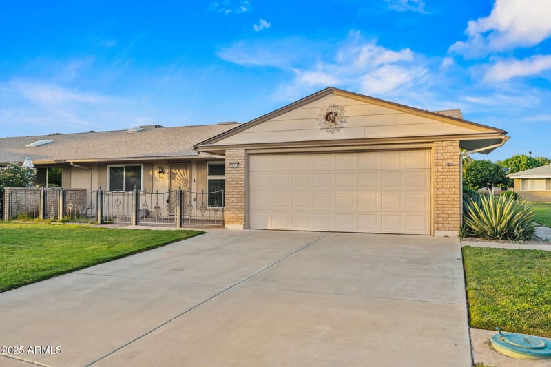 10114 Royal Oak Rd, Sun City, AZ 85351