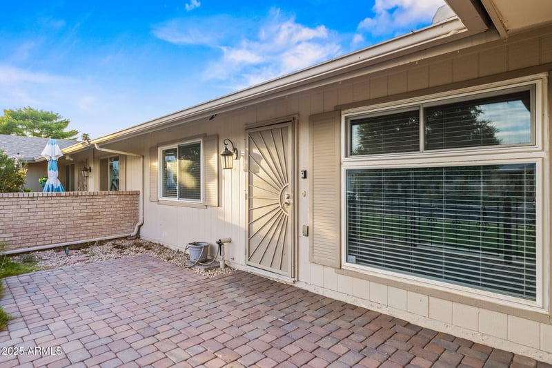 10114 Royal Oak Rd, Sun City, AZ 85351