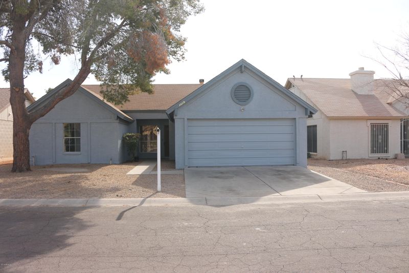 10119 W Medlock Dr, Glendale, AZ 85307